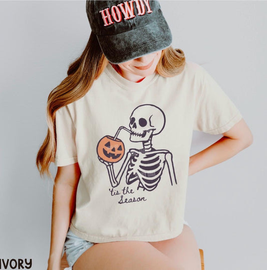 Tis The Season Halloween Cropped Shirt, Skeleton Halloween Shirt, Funny Halloween, Summerween Crop Top, Womens Boxy Tee
