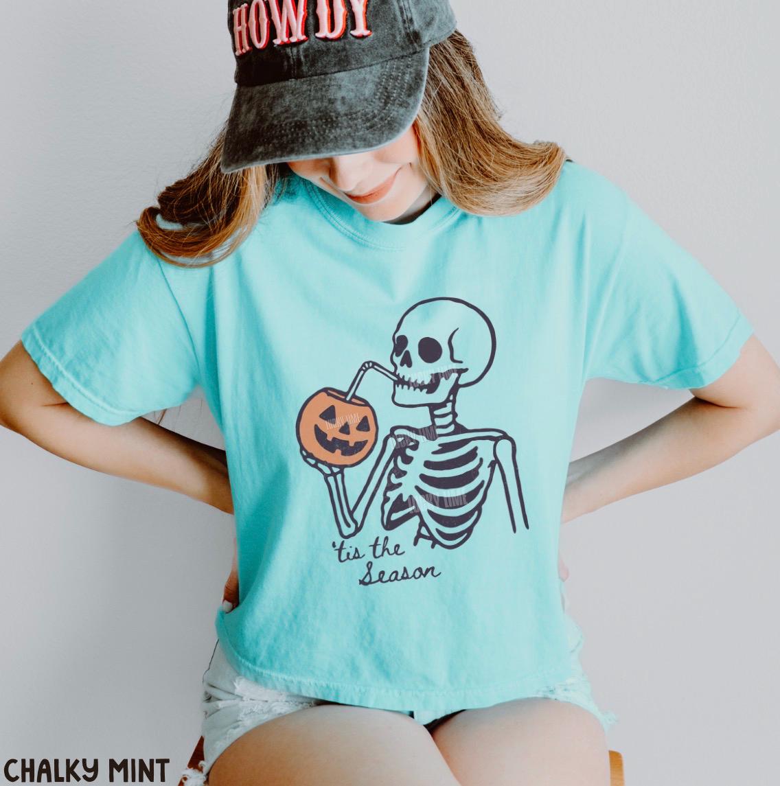 Tis The Season Halloween Cropped Shirt, Skeleton Halloween Shirt, Funny Halloween, Summerween Crop Top, Womens Boxy Tee